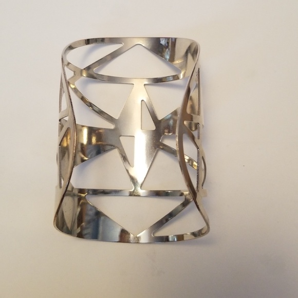 🎈Sale🎈 Silver or Gold Laser Cut Cuff Bracelet - Picture 3 of 4